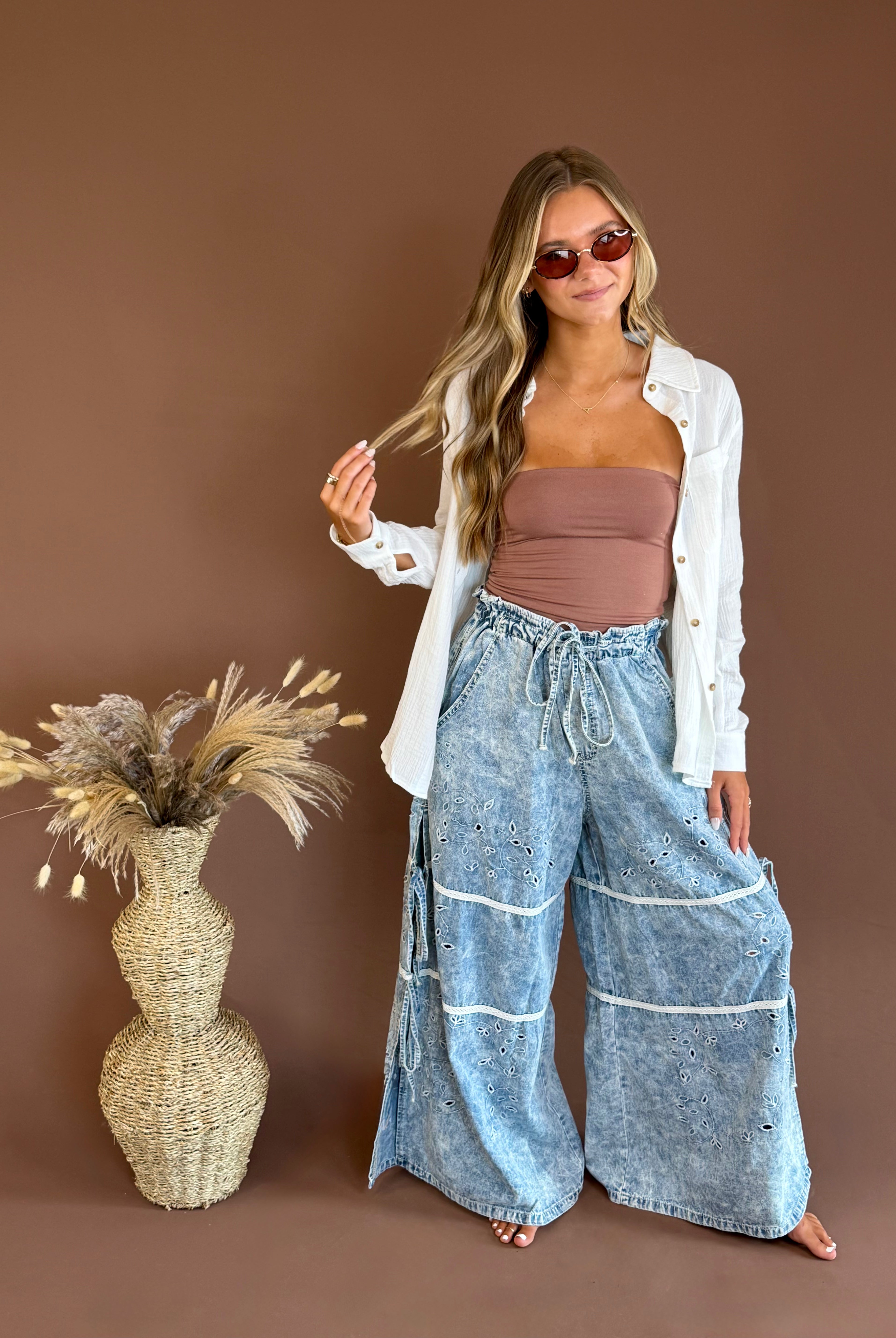 Drawstring denim pant, side tie denim pant, flower detail jean, white detail denim pant, wide leg denim pant