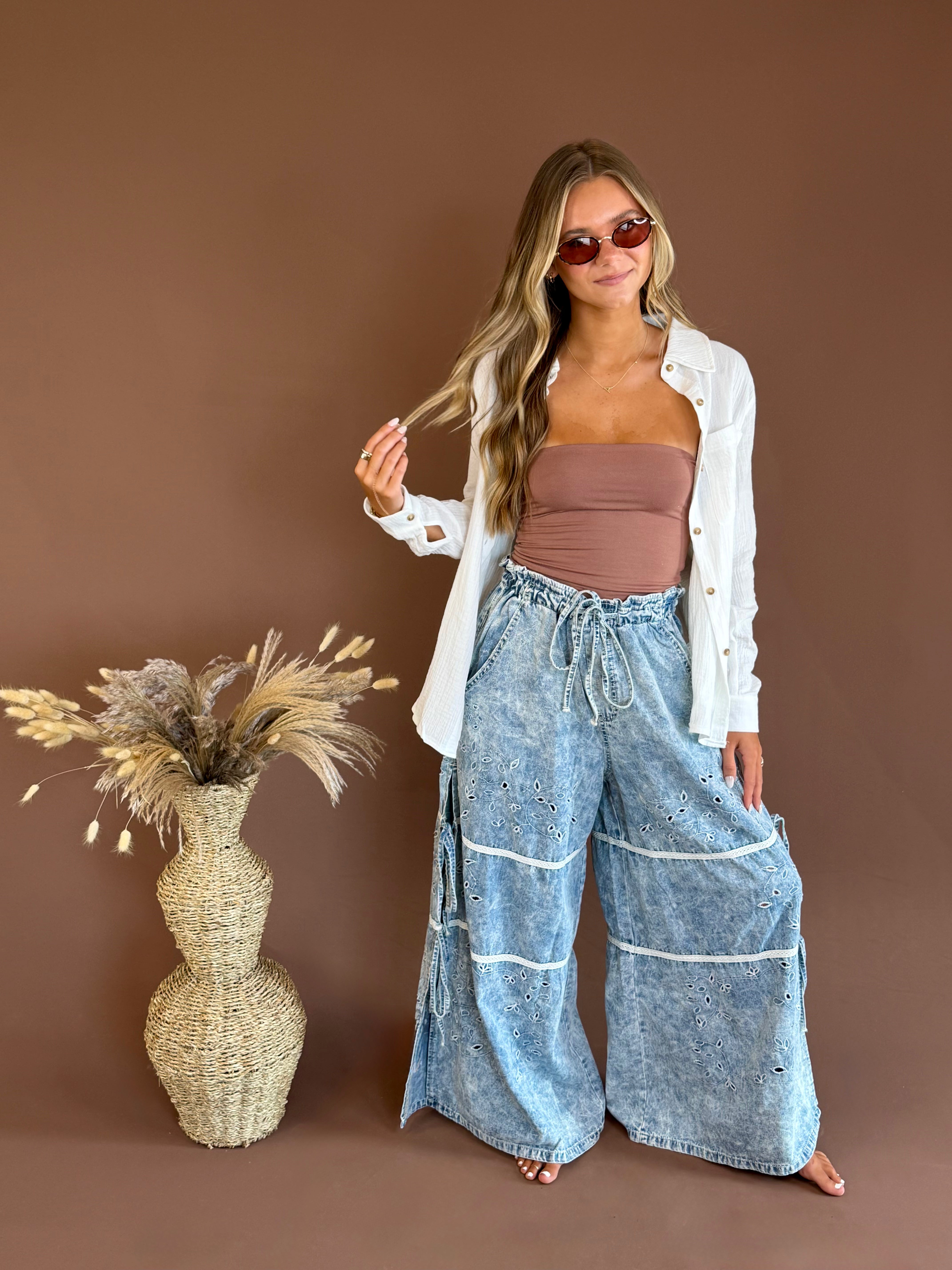 Drawstring denim pant, side tie denim pant, flower detail jean, white detail denim pant, wide leg denim pant