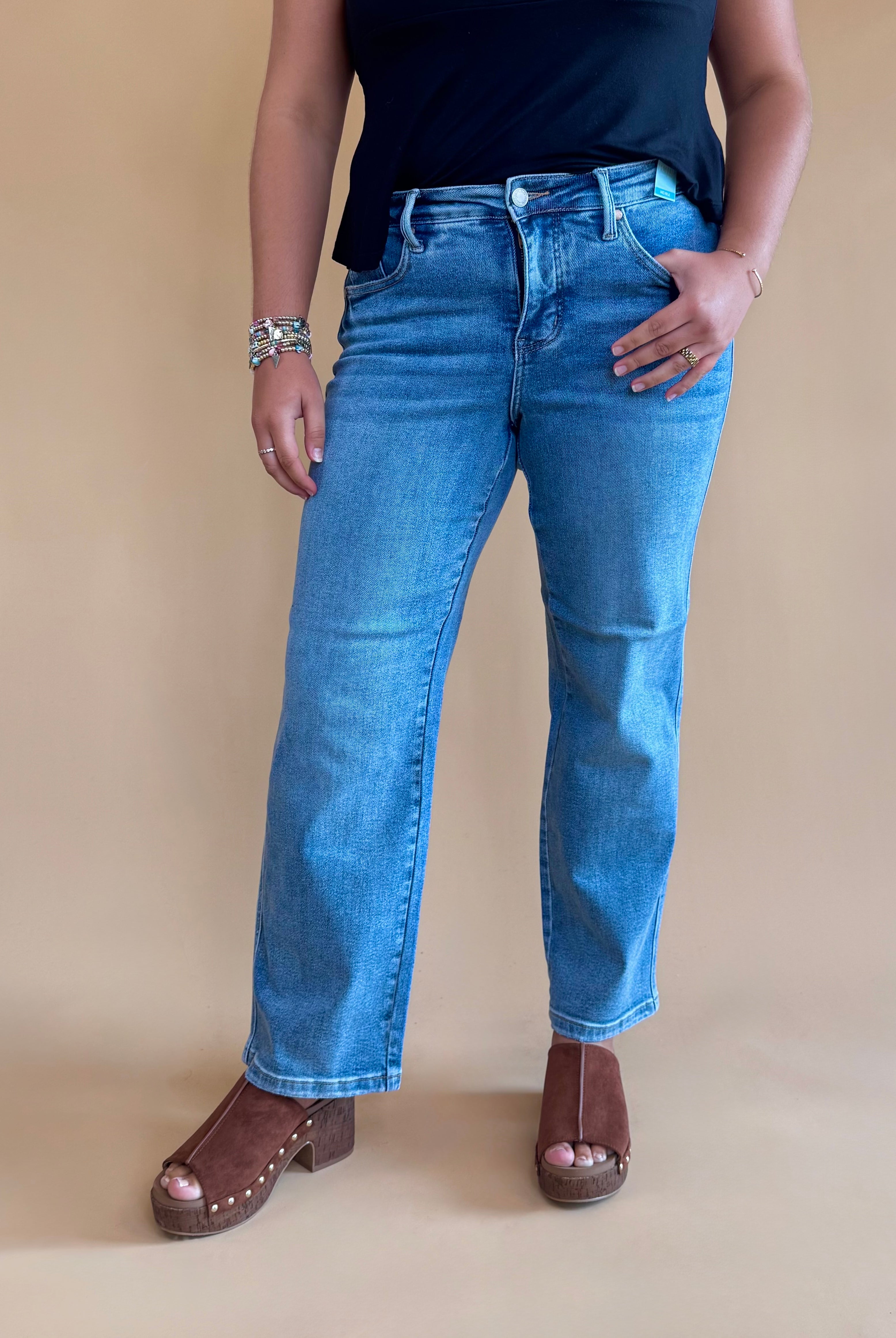 Petite jean, petite denim, fall fashion, petite fashion, everyday wear, straight fit jean