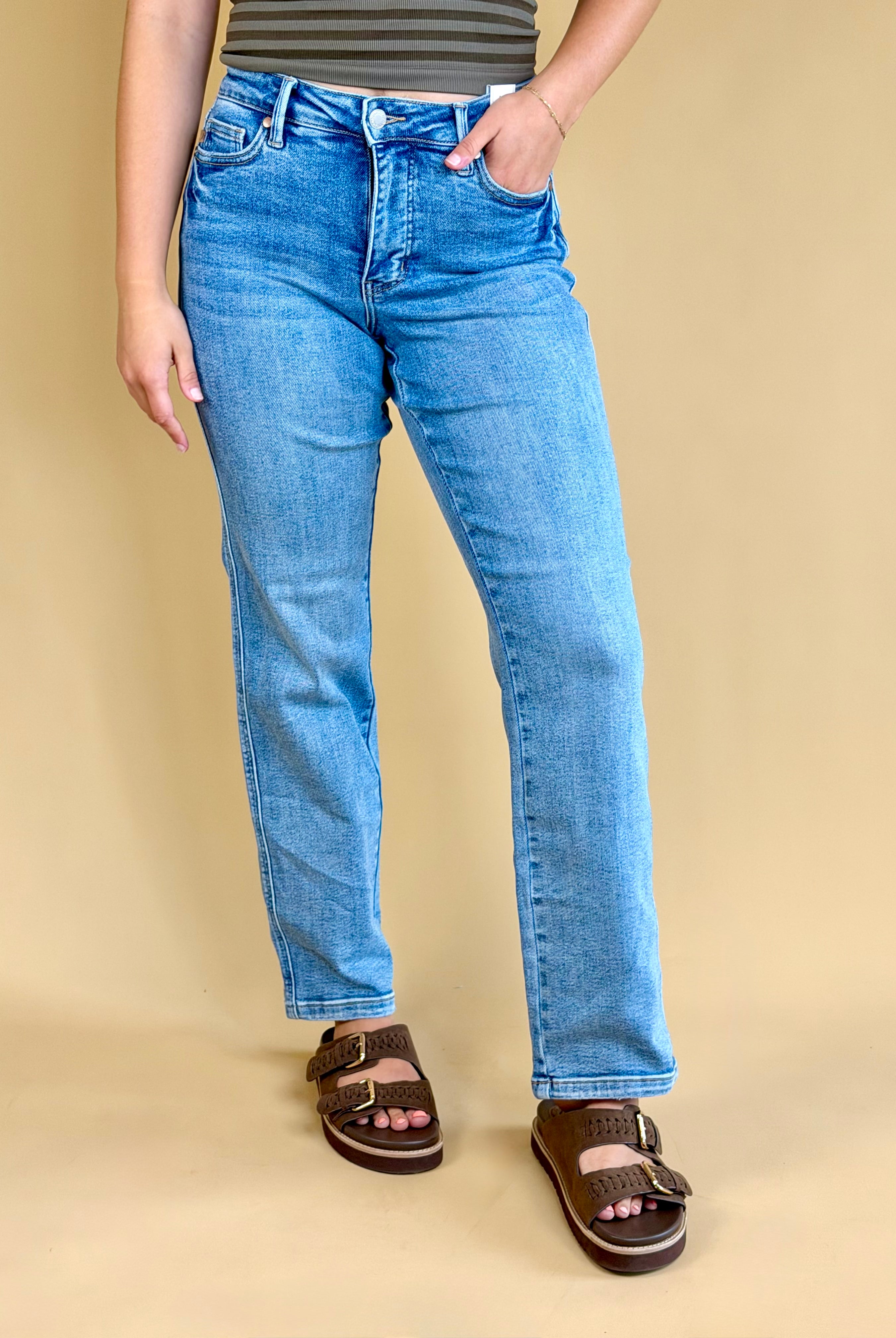 Straight Jean, denim, everyday denim, back to school, transitional wear, fall fashion