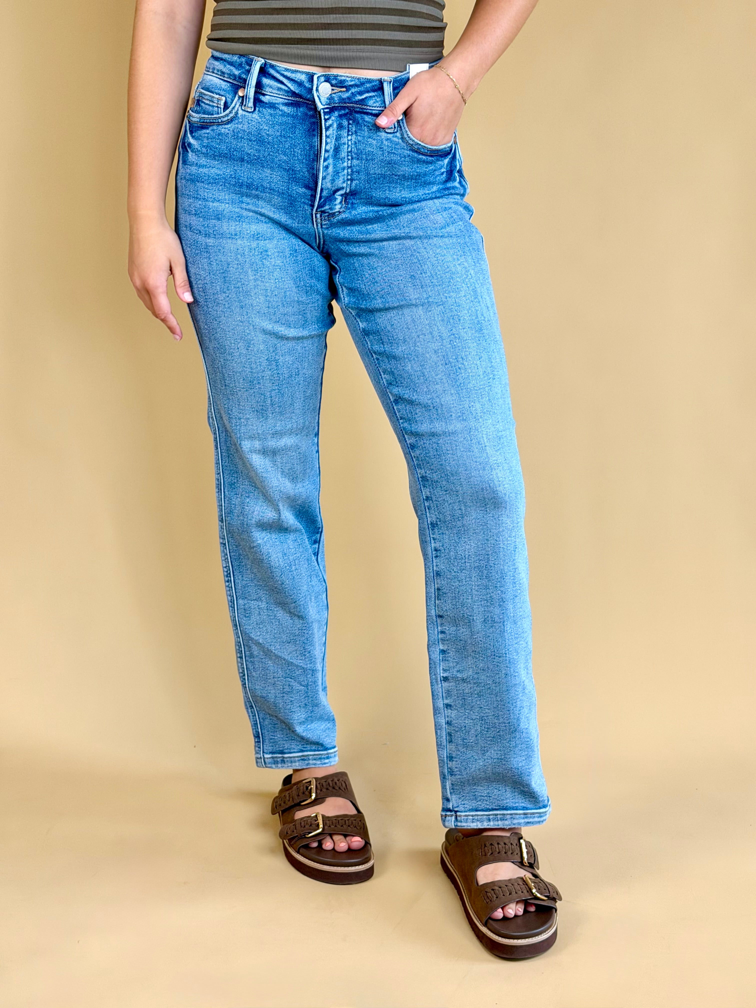 Straight Jean, denim, everyday denim, back to school, transitional wear, fall fashion