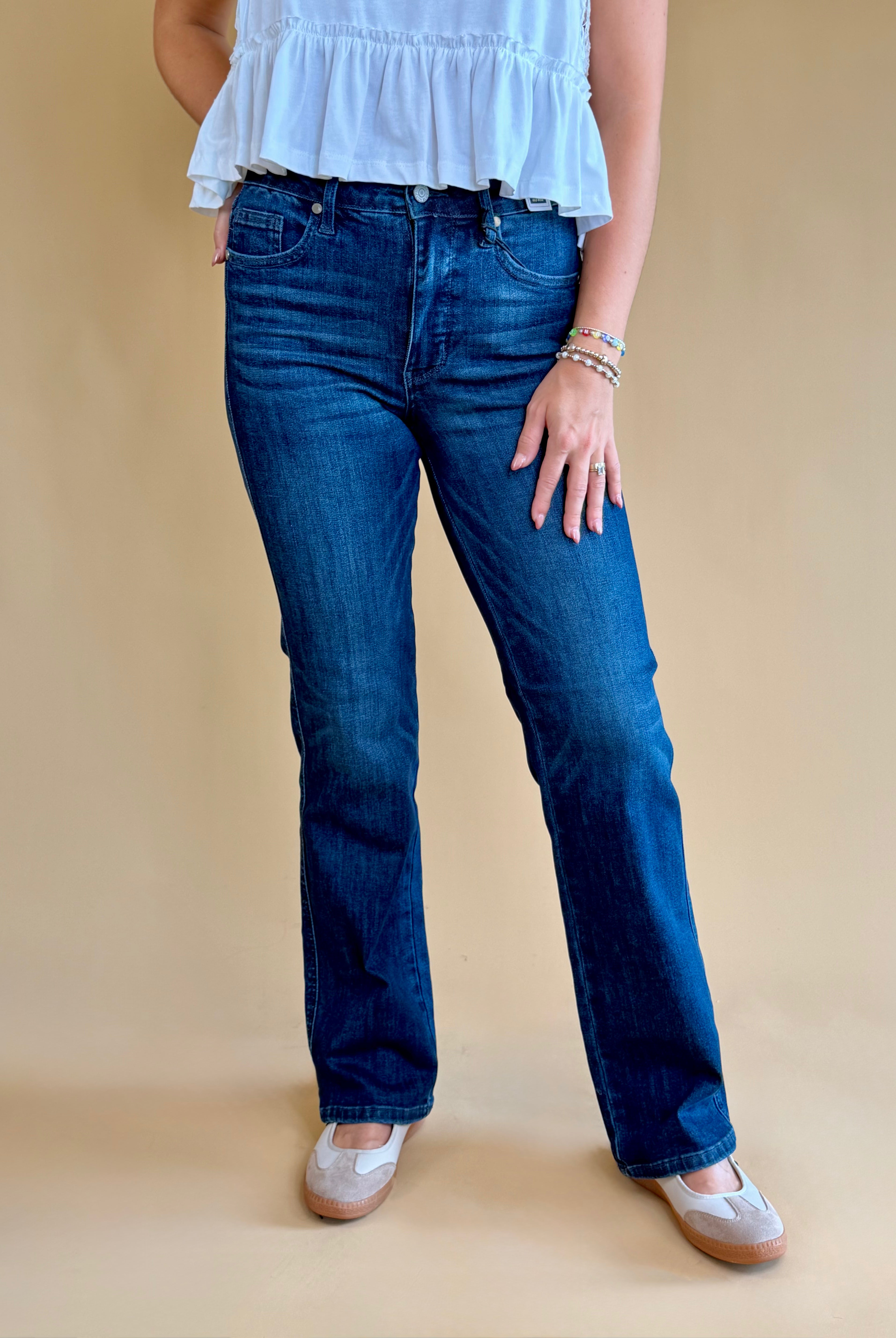 Everyday denim, dark wash jean, straight leg jean, high waisted pant, fall fashion, everyday wear for fall, casual pant