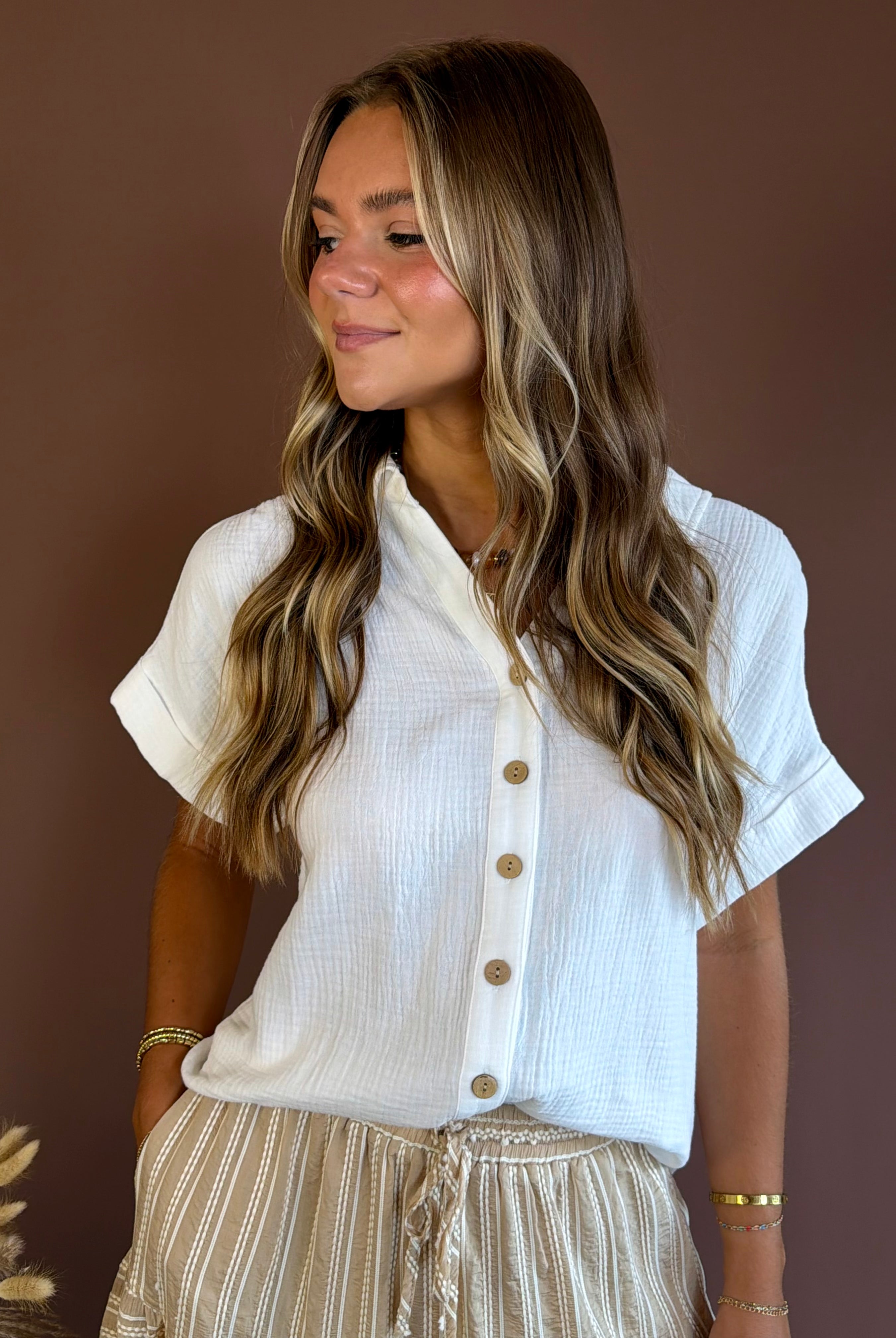 Short sleeve top, short sleeve button up, button up tops, gauze tops, white tops, work shirts, work attire, business casual wear, gauze button up