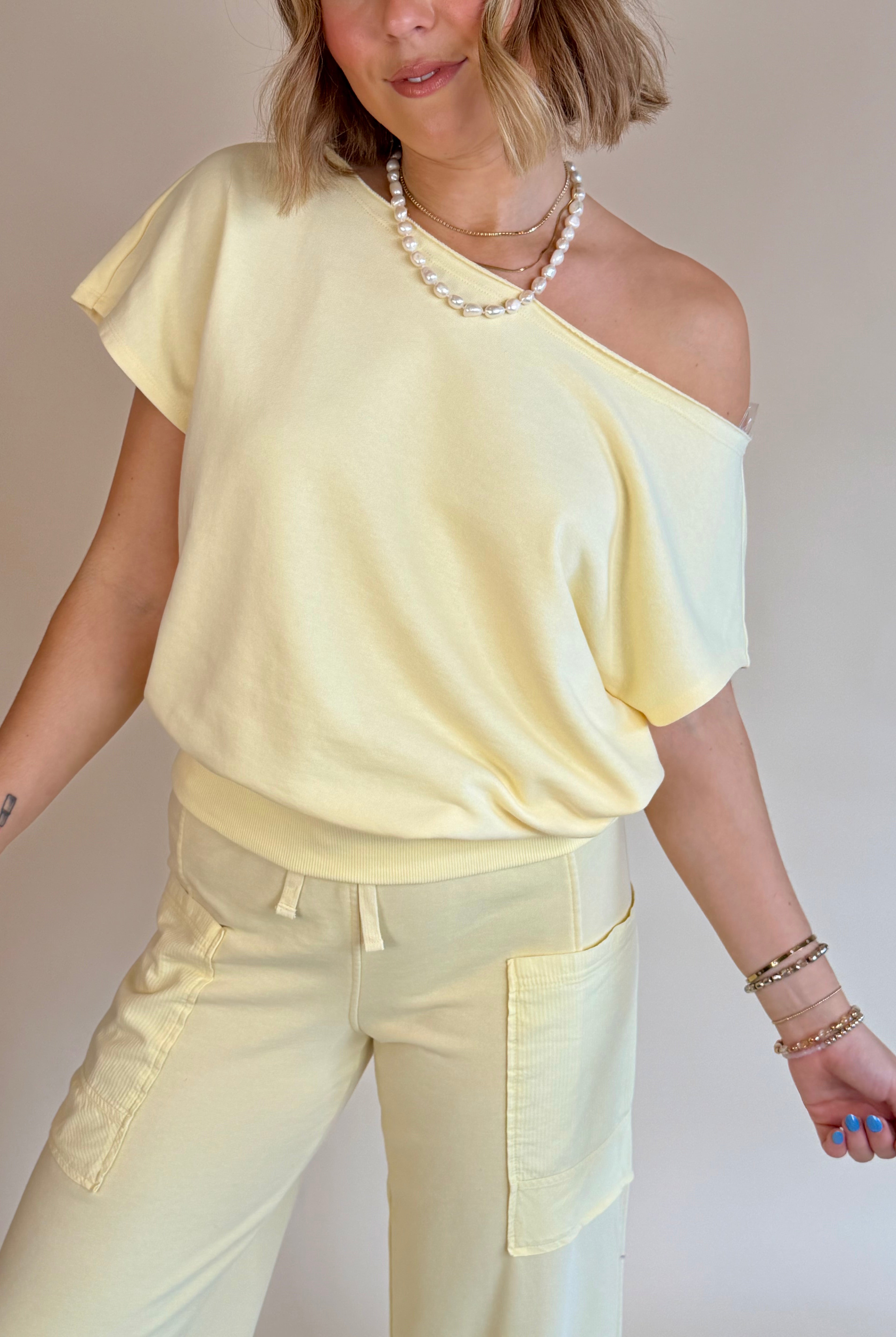 Butter yellow, summer tops, relax fit, oversized fit, boutique clothes, summer style, trendy clothes