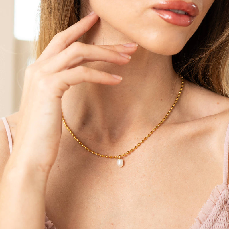 Waterproof Gold Scalloped Pearl Pendant Necklace