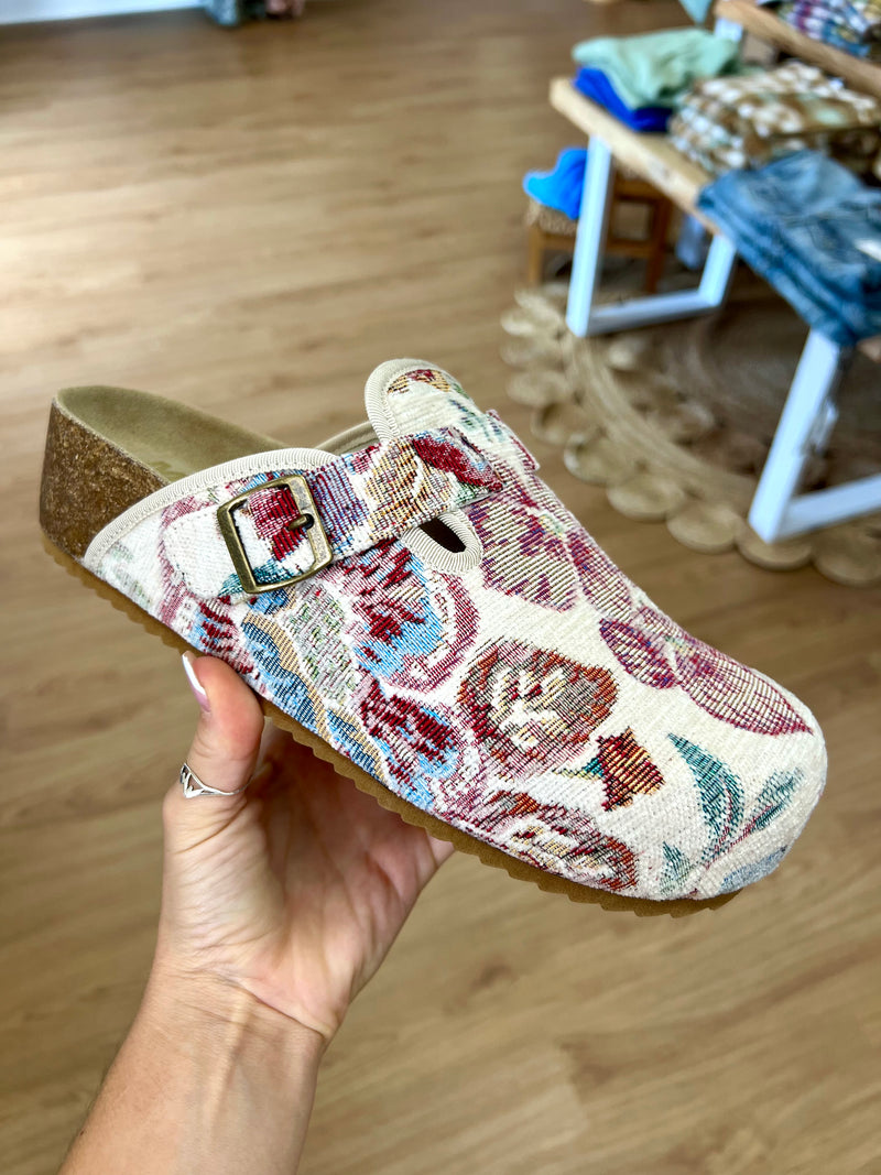 MIA Tapestry Qwest Platform Clog