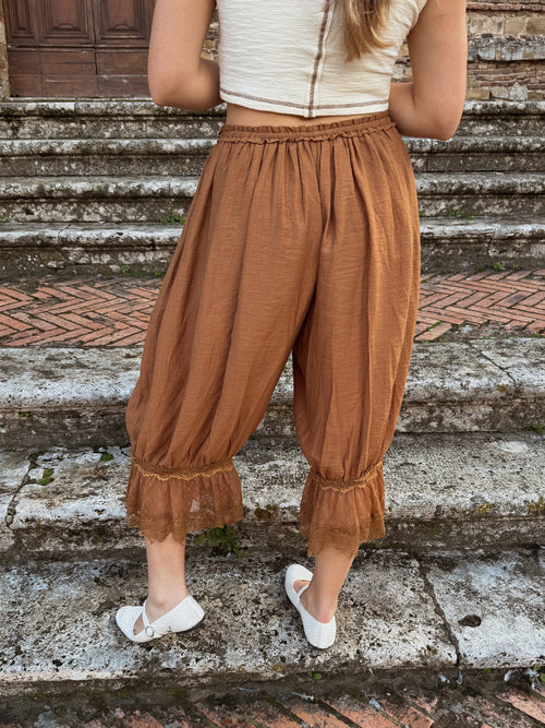 Lace-Trimmed Cropped Bloomer Pants