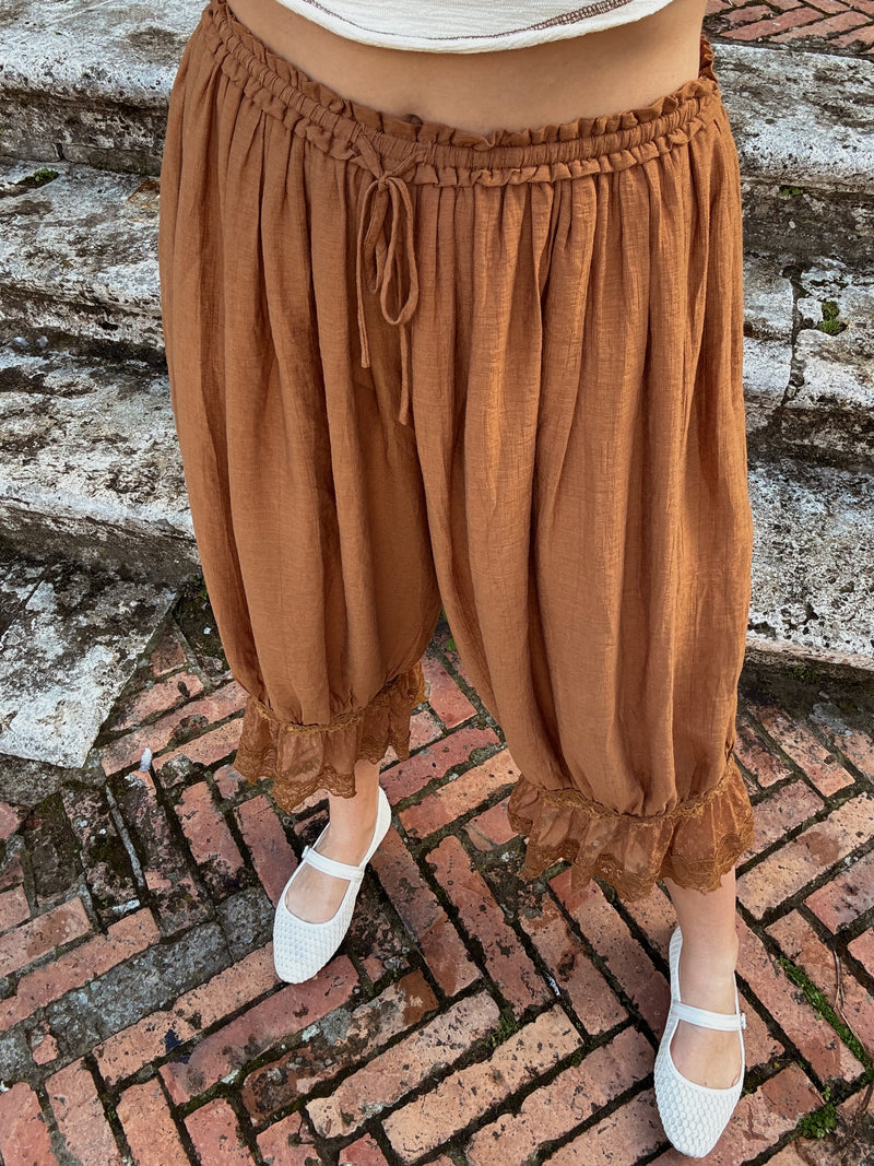 Lace-Trimmed Cropped Bloomer Pants