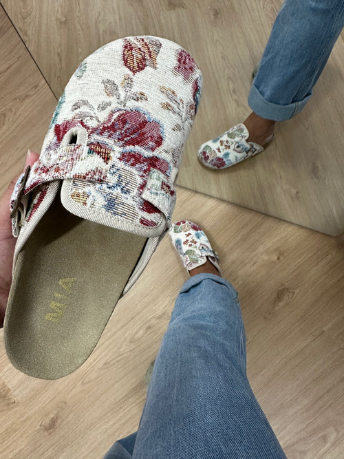 MIA Tapestry Qwest Platform Clog
