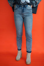 Judy Blue Mid Rise Rigid Magic Release Hem Boyfriend Jean