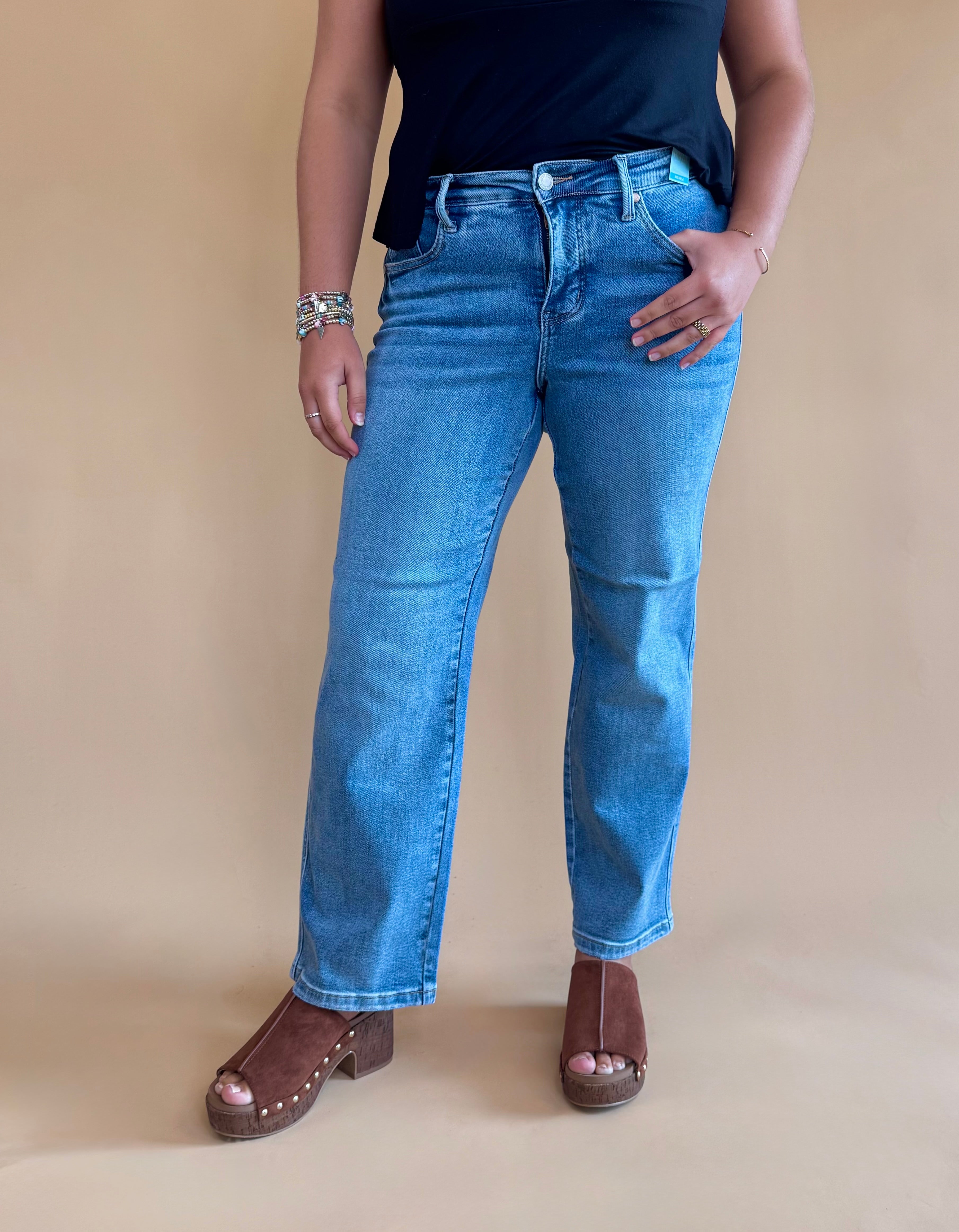 Petite jean, petite denim, fall fashion, petite fashion, everyday wear, straight fit jean 