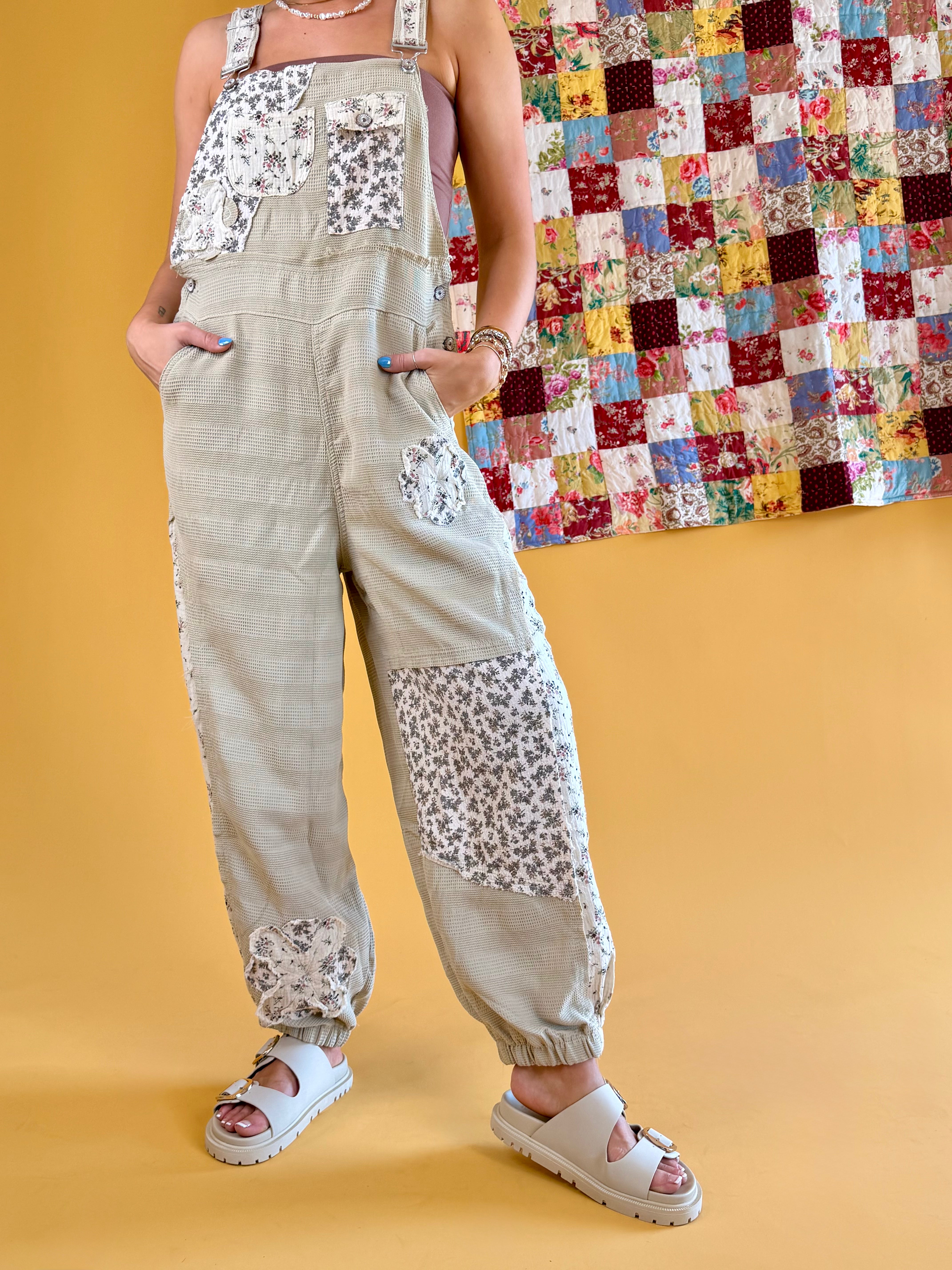 Overalls, Women Overalls, Green Overalls, Floral Overalls, Cute overalls, summer overalls, comfortable overalls, Summer clothes, trendy, cottage core, POL, ditsy floral, jogger overalls