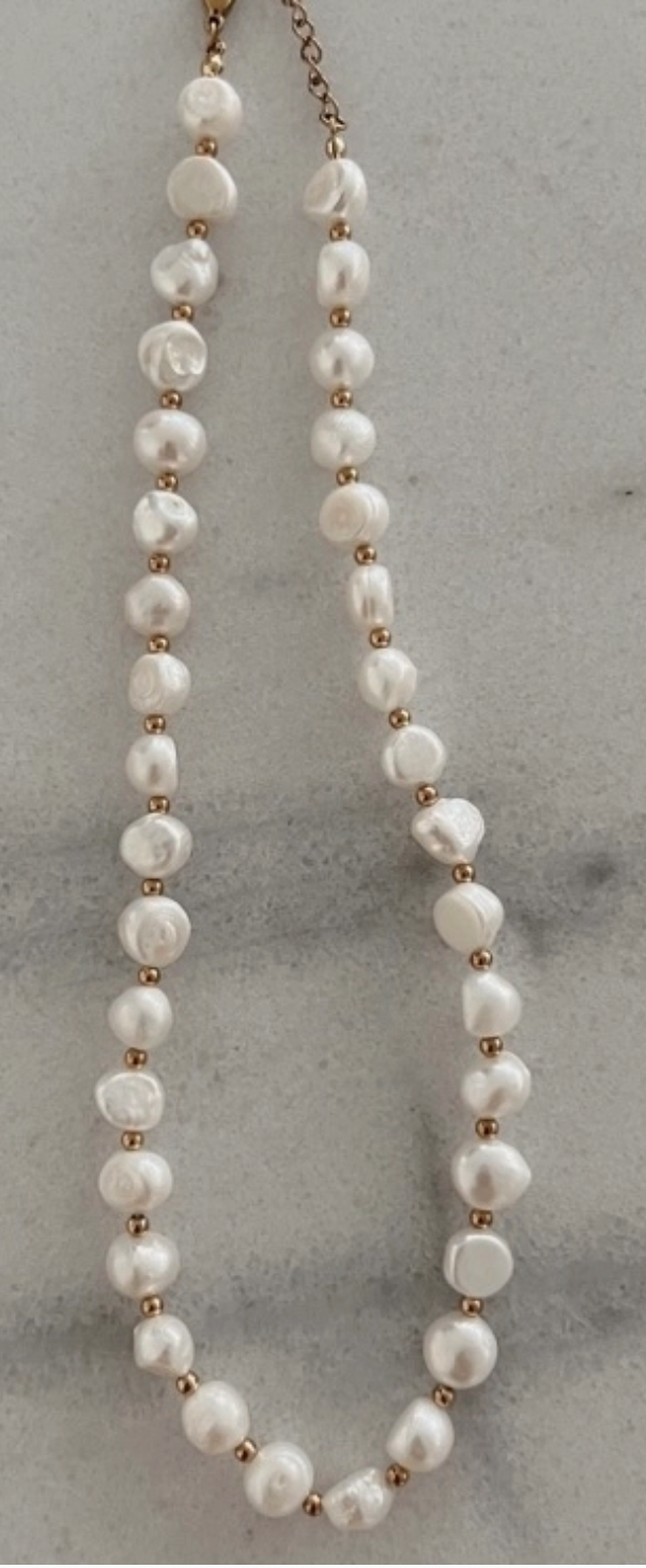 Glam Pearl Necklace