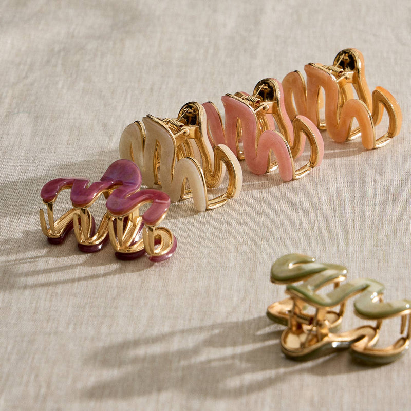 Wavy Matte Claw Clip with Gold Accents
