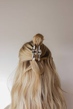 METAL FUNKY FLOWER CLAW (2 COLORS)