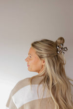 METAL FUNKY FLOWER CLAW (2 COLORS)