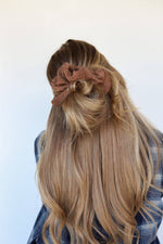 GRANDPA CORDUROY OVERSIZED SCRUNCHIE