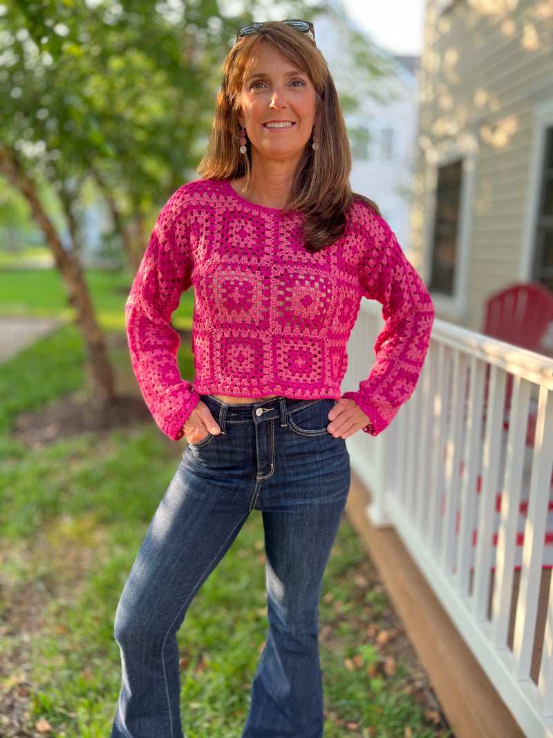 Wavy Cropped Crochet Sweater: Pink