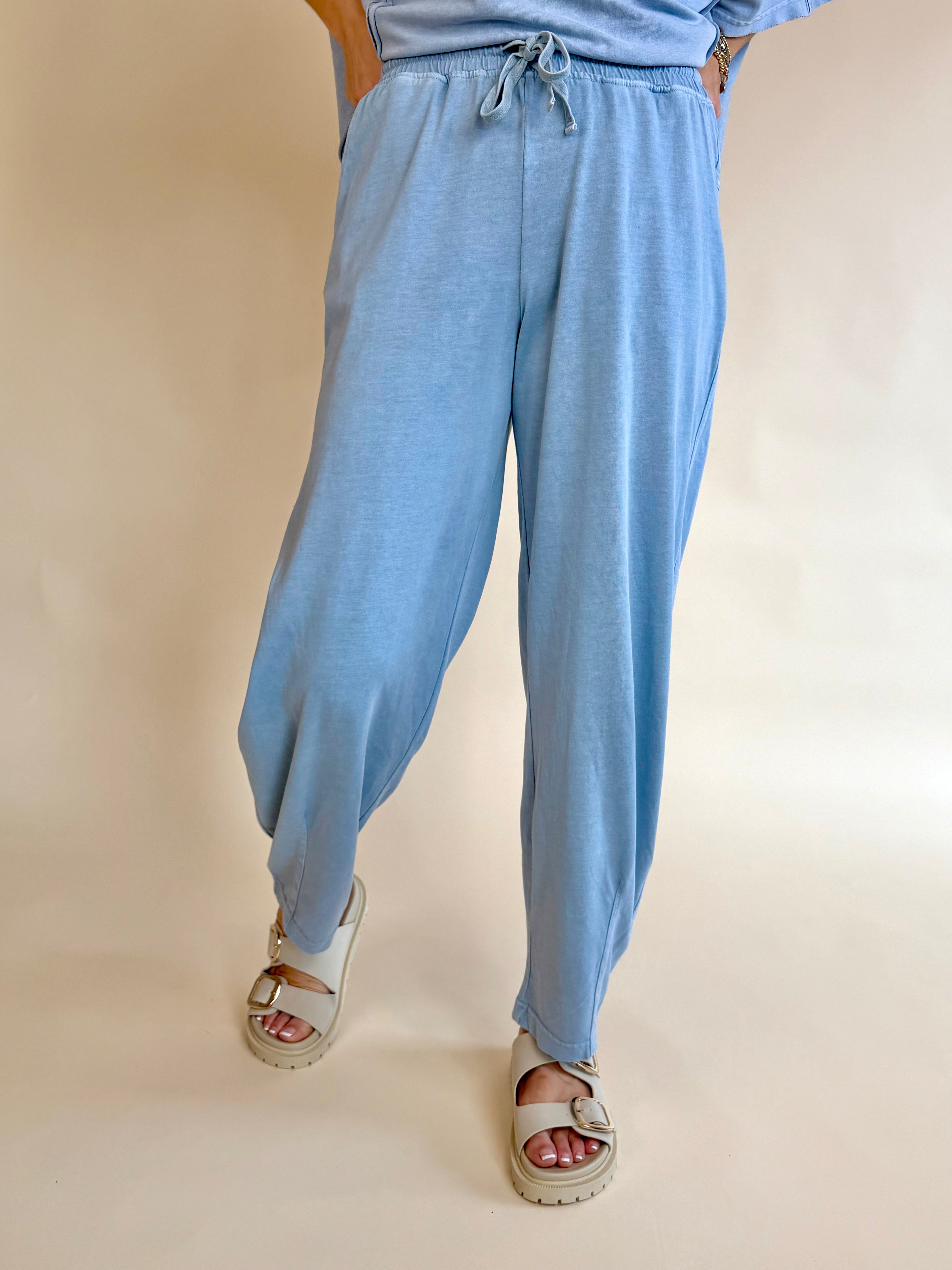 barrel sweatpants, summer sweat pants, sky blue, sky blue clothe, sky blue bottoms, sky blue sweat pants, barrel, trendy barrel, summer clothes, flowy clothes, boutique, boutique clothe
